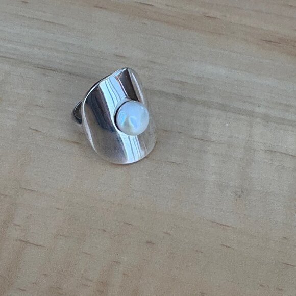 Sterling Silver & Freshwater White Pearl Sheild Style Ring Size 5 3/4 - Picture 7 of 9